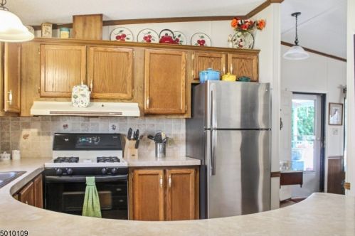 7 Dawn Dr, Belvidere NJ  07823-2844 exterior