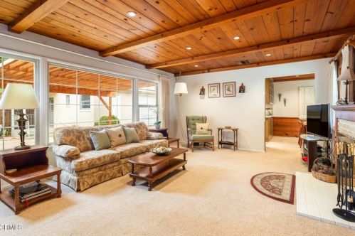 1873 Los Encinos Ave, Glendale CA  91208-2221 exterior