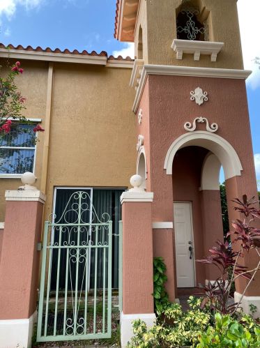 701 107th Ave, Hollywood, FL 33025-6921