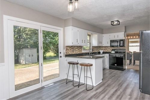 14950 Maple Ridge Rd, Waukesha, WI 53151-6708