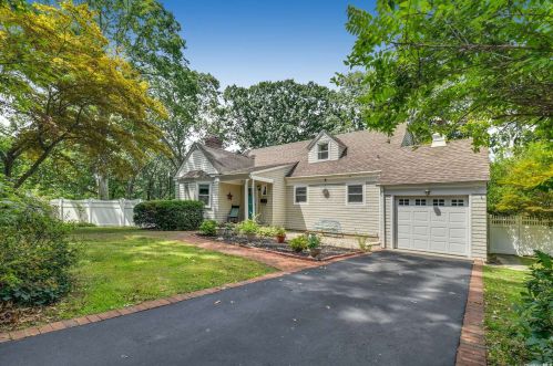 93 Scudder Pl, Northport, NY 11768-3027