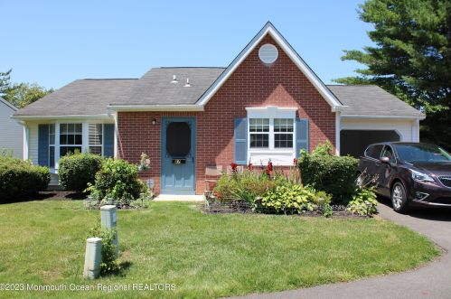 27 Linton Close, East Freehold NJ  07728-3814 exterior