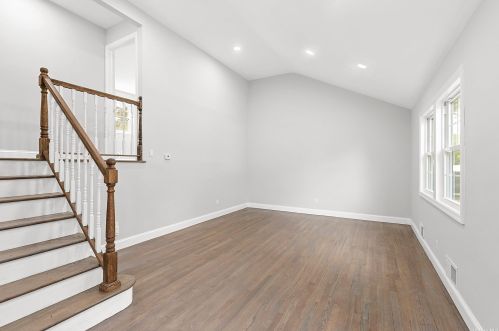 128 17th St, Deer Park, NY 11729-4911