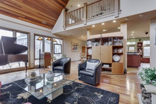 69 Fairway Ave, Verona NJ  07044-1010 exterior