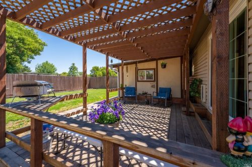 361 Sherry Dr, Ukiah CA  95482-3388 exterior