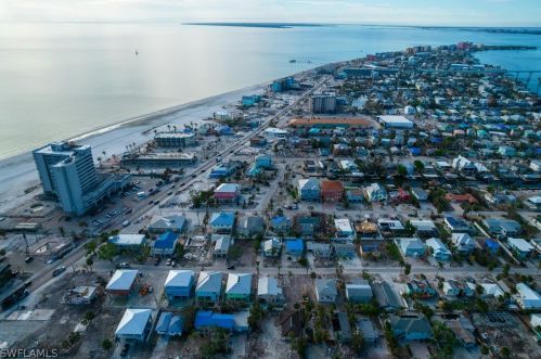 251 Pearl St, Fort Myers Beach FL  33931-3238 exterior