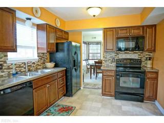 232 Ashridge Ln, Newport News VA  23602-8303 exterior