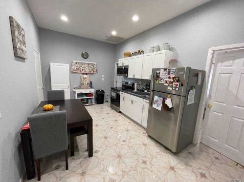 6 Jamie St, Panamoka NY  11961-3120 exterior