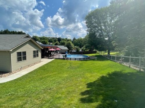 323 Blackhawk Rd, Beaver Falls PA  15010-1405 exterior