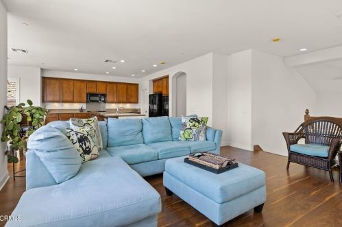 871 Coronado Cir, Santa Paula CA  93060-1666 exterior