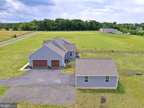 12950 Lemaster Dr, Nokesville VA  20181-2457 exterior