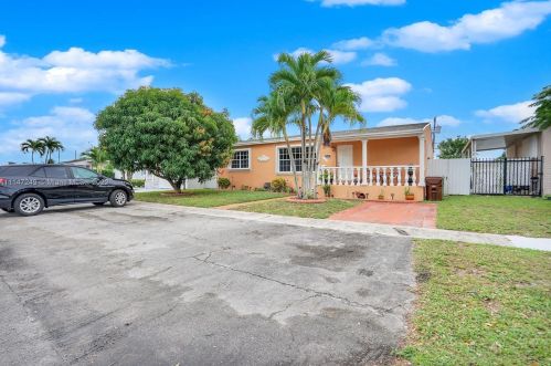 150 52nd Pl, Hialeah, FL 33013-1454