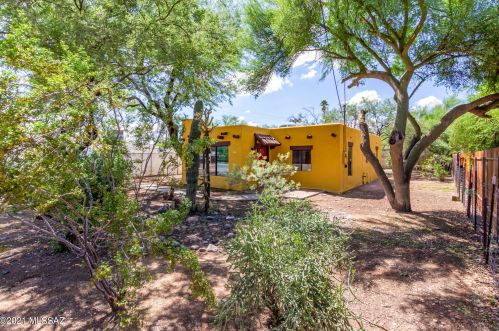 3650 Monte Vista Dr, Tucson, AZ 85716-2016