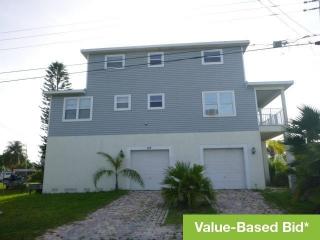 817 Bayview Dr, Ruskin, FL 33570-2806