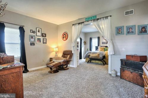 102 Allegheny Ln, Carlisle PA  17013-9103 exterior