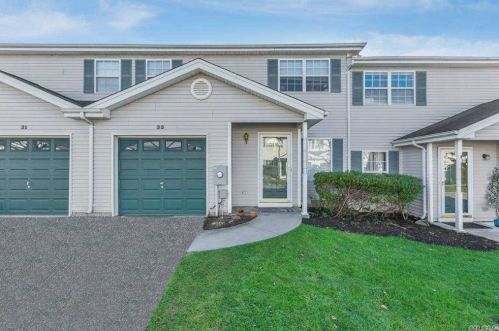 33 Biltmore Cir, Huntington Station, NY 11746-1474