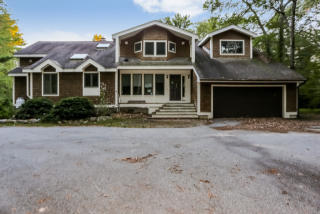 17 Grand Hill Dr, Dover, MA 02030-1734