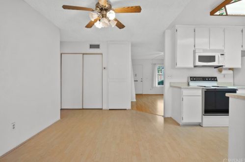 19712 Avenue Of The Oaks, Santa Clarita CA  91321-1311 exterior