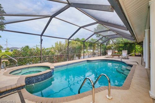 1429 23rd Ter, Cape Coral FL  33909-4402 exterior