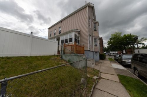 11 Rowe St, East Orange, NJ 07017-5414