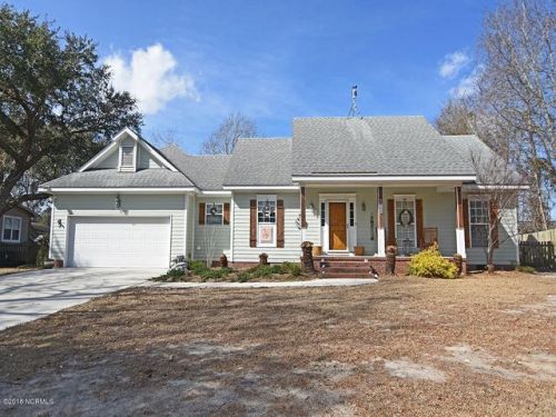 704 Hughes Rd, Hampstead, NC 28443-2100