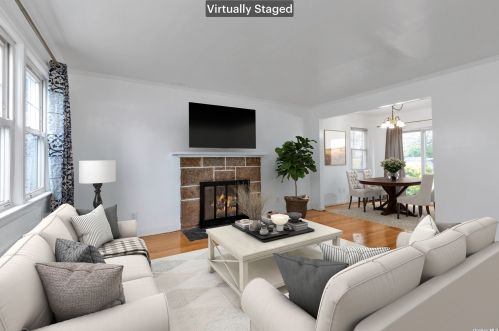 2 Oak Dr, New Hyde Park NY  11040-3315 exterior