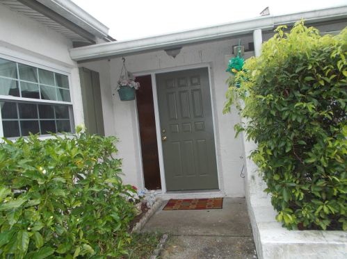 9900 Glen Moor Ln, Port Richey, FL 34668-7404