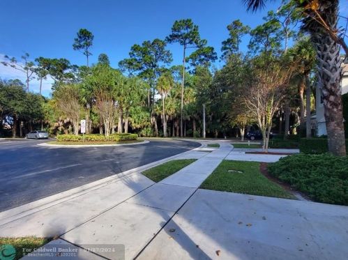 1121 Woodfield Ct, West Palm Beach, FL 33415-1409