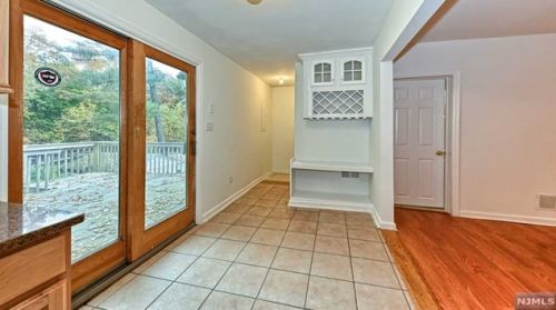29 River Rd, Oakland NJ  07436-1912 exterior