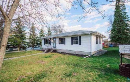 412 32nd St, Hibbing MN  55746-2696 exterior