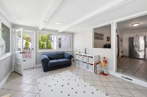 5 Van Buren Cir, Stamford CT  06906-2421 exterior