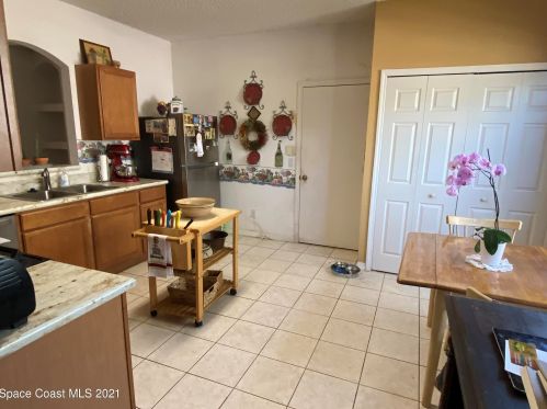 4290 Caparosa Cir, Melbourne, FL 32940-1207