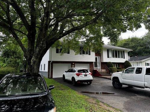 458 Chestnut Hill Ave, Waterbury, CT 06704-1617