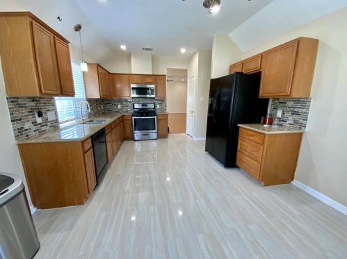 8310 Diamond Way Ct, Pearland TX  77584-7136 exterior