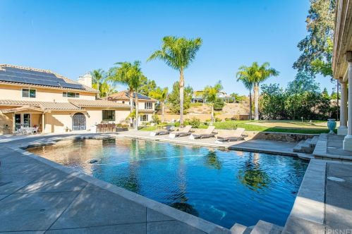 22140 Rolling Ridge Dr, Santa Clarita CA  91350-3308 exterior