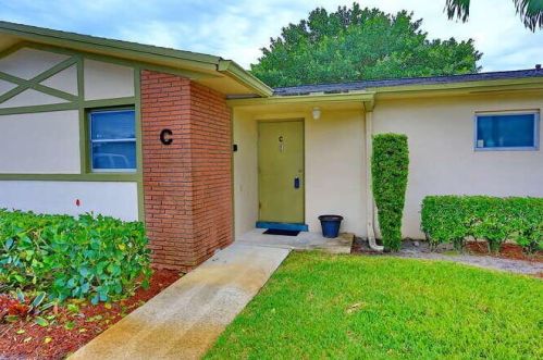 2590 Barkley Dr, West Palm Beach, FL 33415-8129