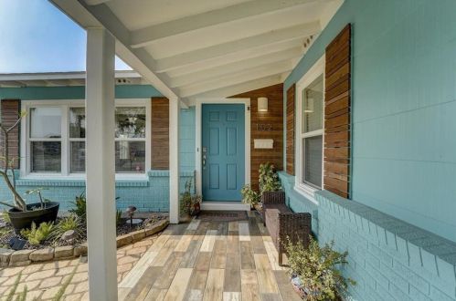 102 Tarpon Ave, Galveston, TX 77550-3132