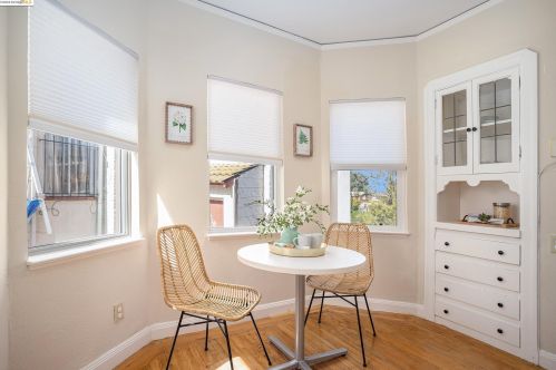 1 Kingsland Pl, Oakland CA  94619-2608 exterior