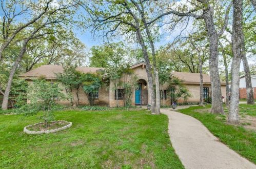 107 Shadow Ln, Euless, TX 76039-2248