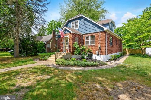 12 Cedar Ave, Berlin Boro, NJ 08009-1302
