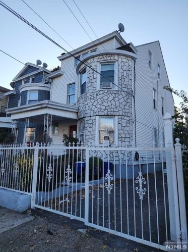 624 Madison Ave, Paterson NJ  07514-2820 exterior