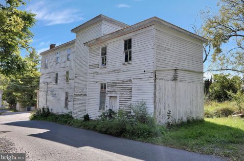 310 Main St, Edinburg VA  22824-9439 exterior