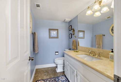 2231 Victoria Ave, Oxnard CA  93035-2930 exterior