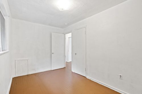 2051 Fairlawn St, Pittsburgh PA 15221-1505 exterior