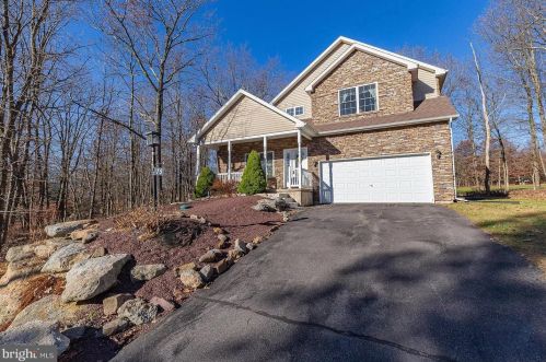 75 Pebble Beach Dr, Hazle Township, PA 18202-9567