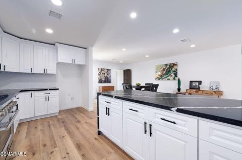 14363 Collins St, Van Nuys CA 91316-1030 exterior