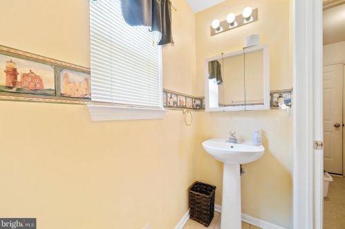 20 Birmingham Dr, Columbus NJ  08022-2342 exterior