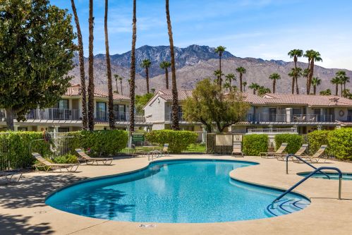 2701 Mesquite Ave, Palm Springs CA  92264-5058 exterior