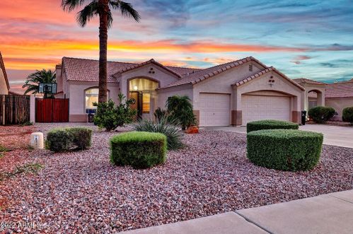 5019 Paradise Ln, Glendale AZ  85306-2655 exterior