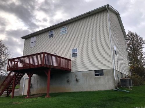 45 Frog Hollow Rd, Poughquag NY  12570-5710 exterior